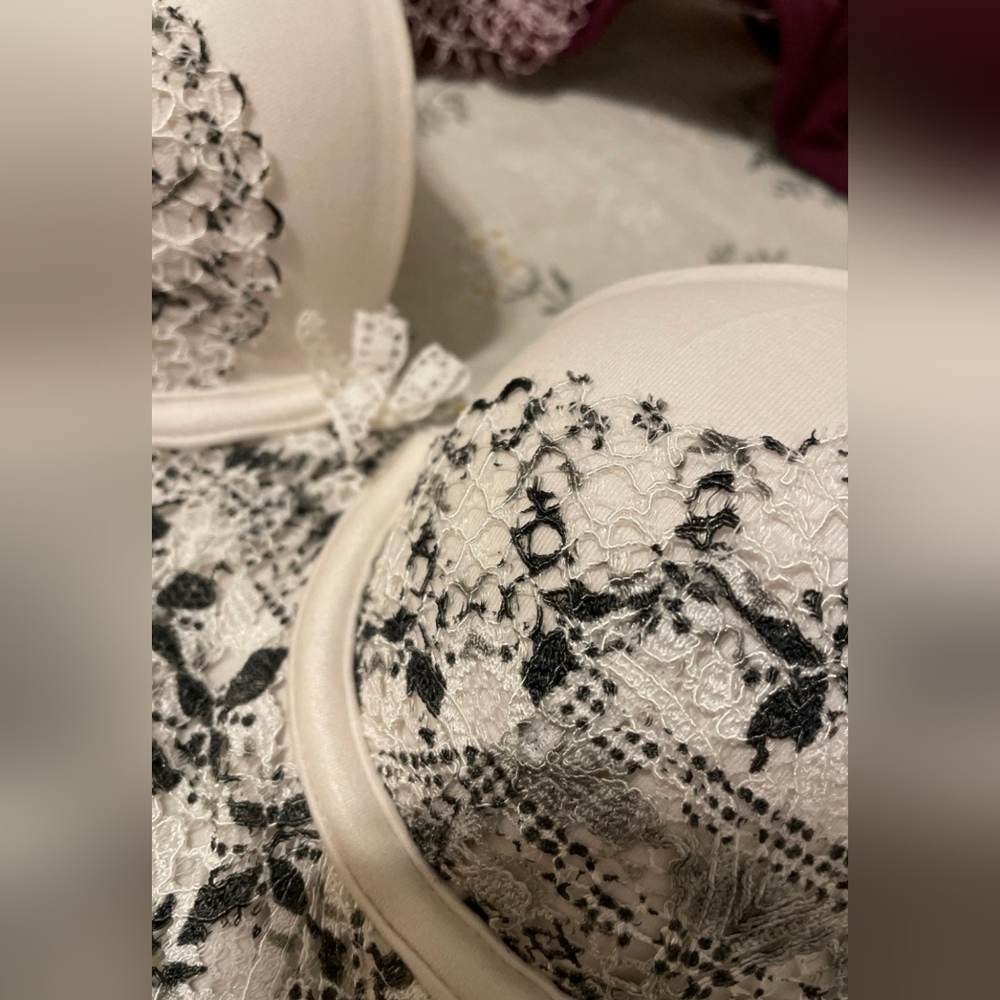 Victoria secret lace bra 4pc bundle Wow! 🤩🥰 - Picture 4 of 7